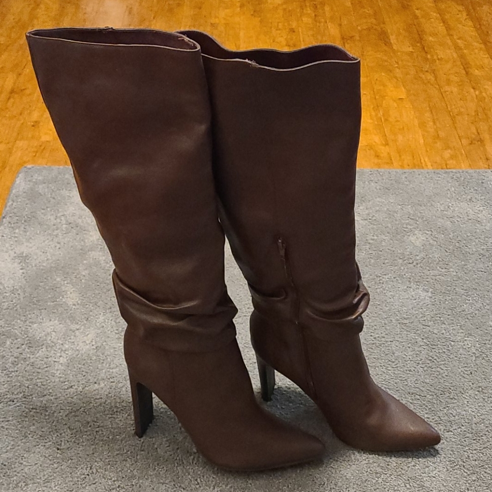 Knee boots